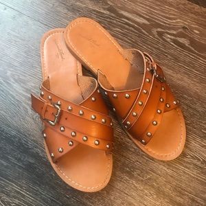 Universal Threads Tan Sandals